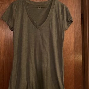 GAP M short sleeve v-neck t-shirt